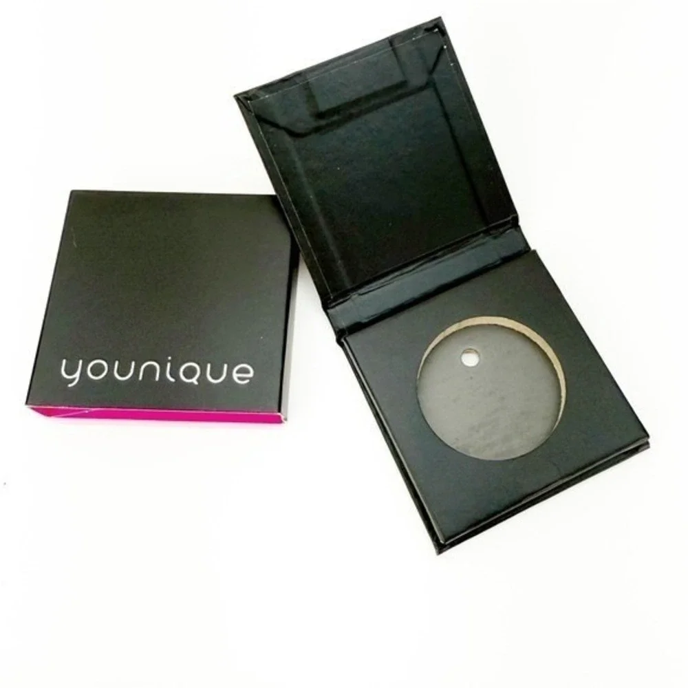 Younique Single Magnetic Eyeshadow Compact Palette with Sleeve Black Logo
